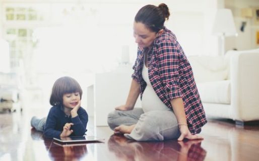 Si quiere un hijo listo, quítele el iPad y dele una guitarra