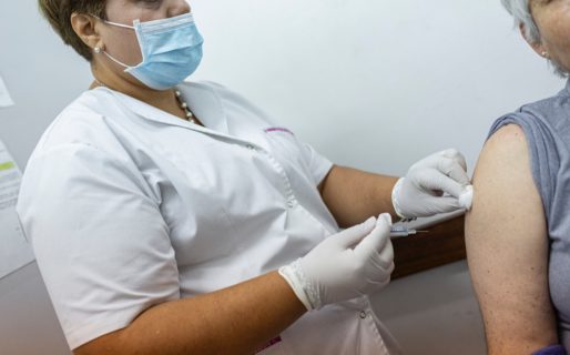 Centros de Salud Municipales y Provinciales realizan fuerte campaña de Vacunación Antigripal y de Calendario