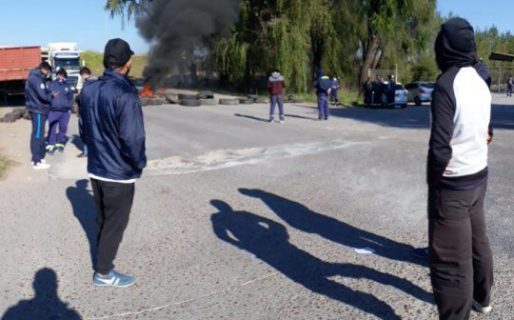 Echan a 30 operarios de una contratista de Siderca y temen por otros 600 despidos