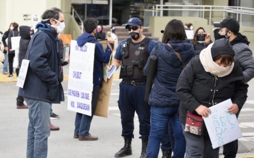La Policía identificó a los docentes que reclamaban por sus salarios atrasados