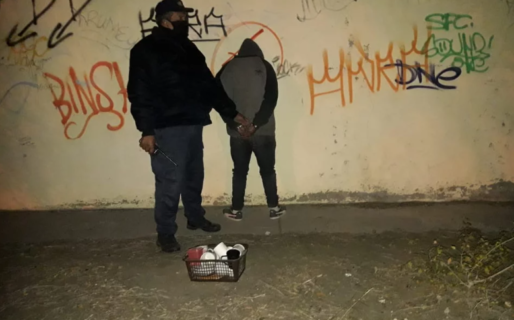 Detienen a dos jóvenes robando elementos en la empresa Guilford