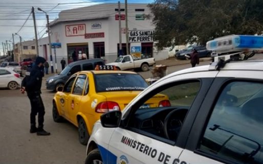 Un taxi ingresó a Comodoro desde Caleta para llevar un pasajero a Salta