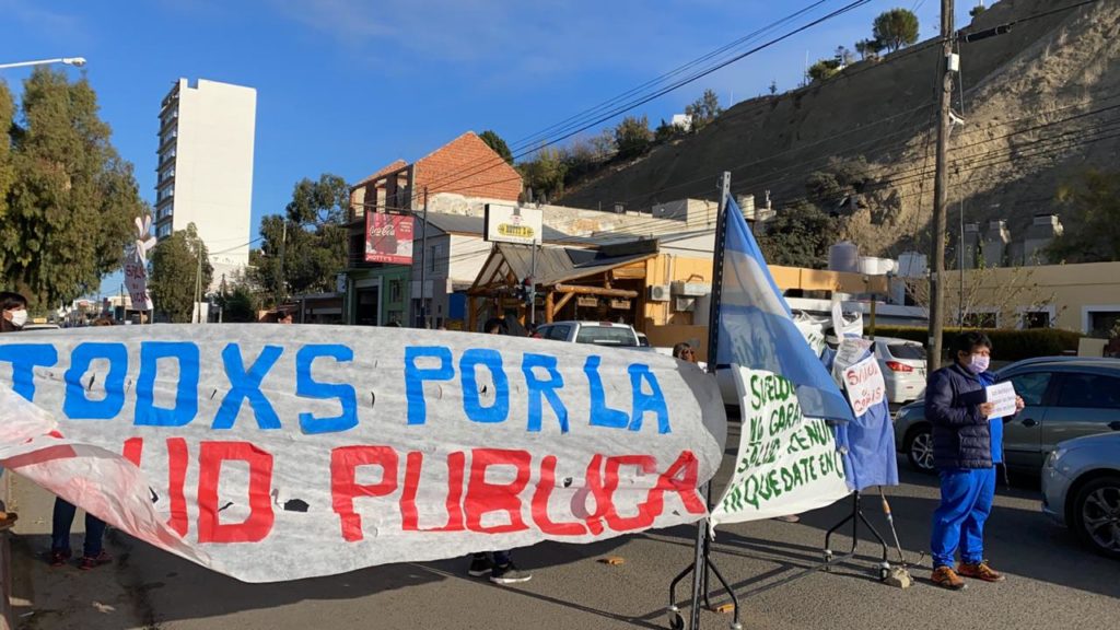 Trabajadores de la Salud protestan frente al Hospital | El Comodorense