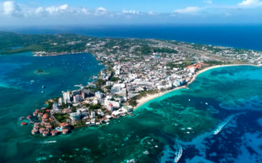 Tras una fiesta sexual en un barco, explotaron los contagios en una isla