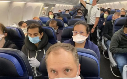 United Airlines: un avión lleno de pasajeros en medio de la pandemia despertó polémica