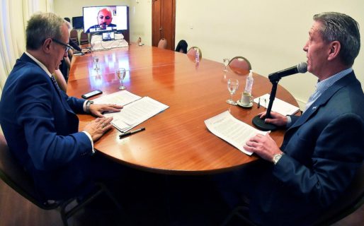 Arcioni y Sastre presentaron el proyecto de reestructuración de deuda