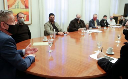 Arcioni solicitó a los empresarios de la provincia que mantengan fuentes laborales