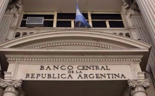 Ordenan a los bancos que reintegren los débitos indebidos realizados sobre el IFE