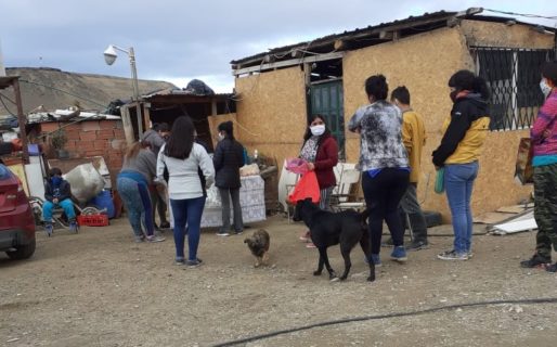 Cocina y reparte hasta 100 viandas para vecinos del Sismográfica