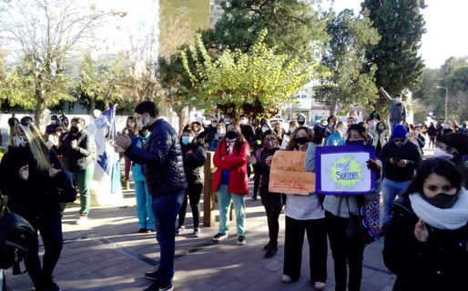 Estatales en Casa de Gobierno: “Si Arcioni no sabe gobernar que renuncie y se vaya”