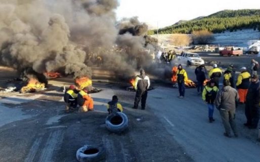 Chubut en llamas: Dos meses de atraso en el pago de sueldos a estatales y restricciones para cobrar el IFE