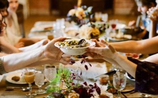 Arcioni firmó el decreto que autoriza reuniones familiares de hasta 10 personas