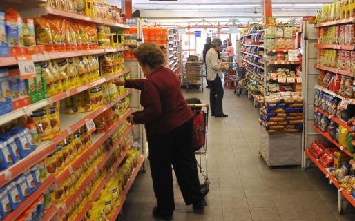 Adultos mayores podrán ingresar a supermercados hasta las 19 horas