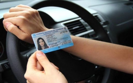 Minoría al volante: Solo el 28% del total de las licencias de conducir del país son mujeres