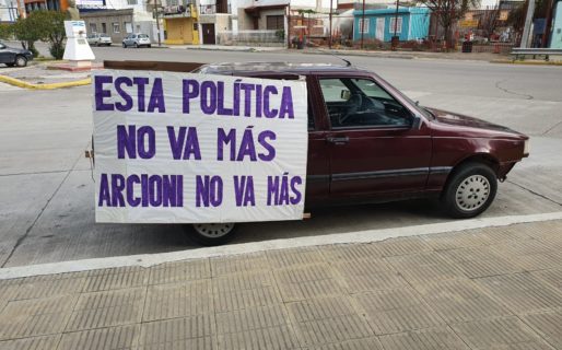 Al grito de “que se vaya” los docentes repudiaron la gestión de Arcioni