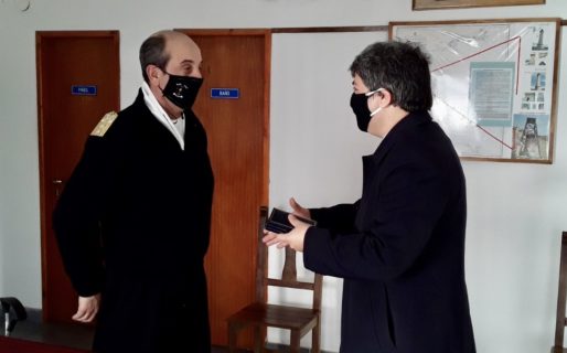 El Jefe de la Armada entregó una distinción al administrador del Puerto de Comodoro
