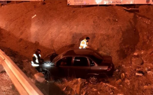 Volcó con su auto y se fue caminando del lugar porque estaba apurado