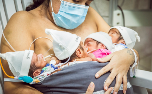 Tuvo cuatrillizos en cuarentena: su marido quedó varado en Bolivia