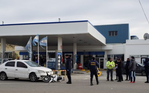 Nuevo accidente y reclamo de vecinos por un semáforo en km. 5