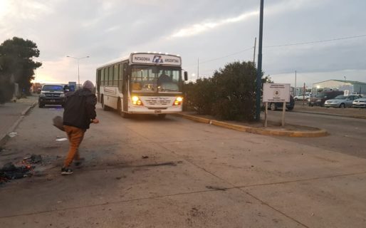 Levantaron el piquete en el puerto y comienzan a salir los colectivos hacia zona norte
