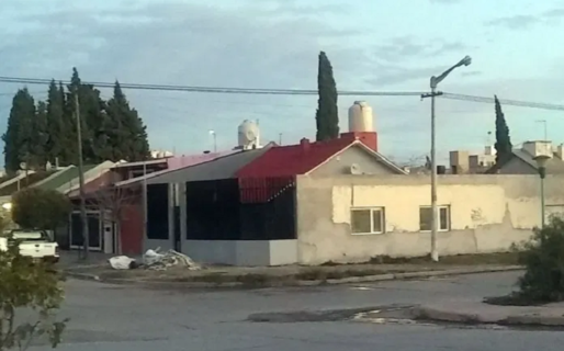 Gritando “policía, policía” dos delincuentes entraron a una casa y asaltaron a la dueña