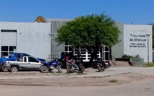 Dos niños de 7 y 11 años abusaron de otro de 7 con un palo de escoba