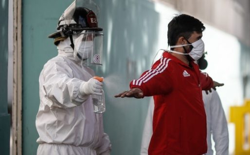 La principal forma de transmisión del coronavirus es por aire