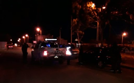 Escondía cocaína entre sus prendas pero no pudo evitar que la policía la descubra