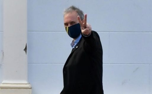 «No vive de la política, está ahí por su compromiso por la Salud»