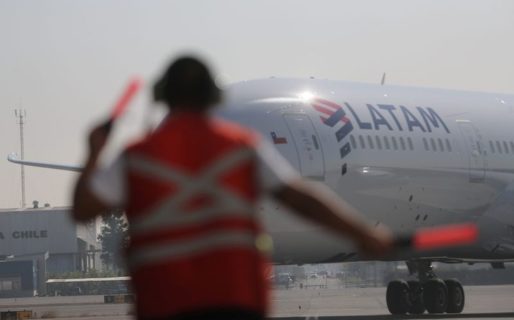 Latam cierra su filial local y discutirá con el Gobierno y gremios la desvinculación de sus 1.700 empleados