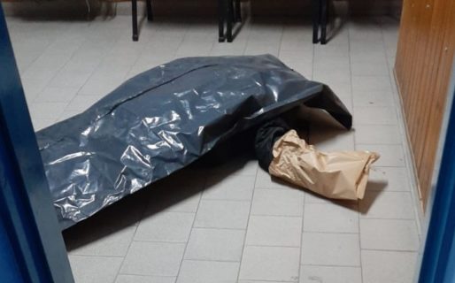 Padre e hijo mataron a un hombre y luego llevaron el cadáver a la comisaría