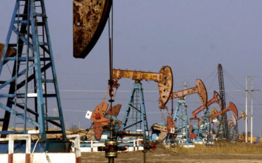 Precios del petróleo cierran estables tras fuerte caída el jueves