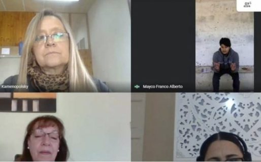 No tenía Internet en su casa y rindió un examen desde una parada de colectivos