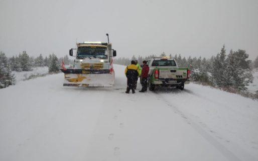 Rutas cortadas en Chubut por la intensa caída de nieve