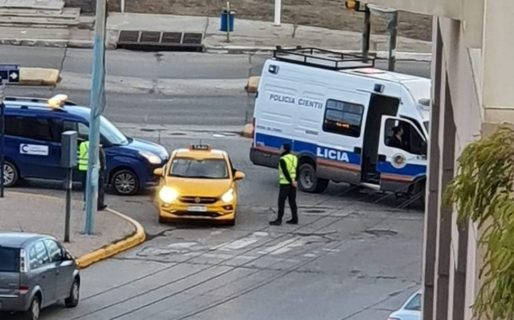 Un taxi de otra ciudad circulaba en Comodoro e intentó huir cuando iba a ser identificado
