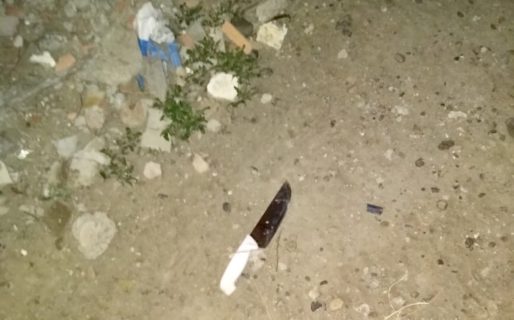 Amenazaba con dos cuchillos a una familia y terminó demorado