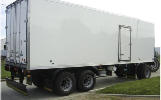 Robaron un acoplado térmico de un camión cerca de Avenida Yrigoyen