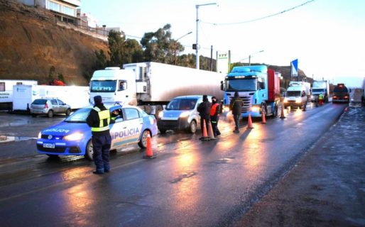 Una familia gitana quiso entrar a Caleta Olivia escondida en una grúa