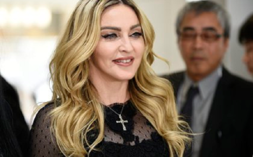 Madonna encendió las redes sociales con una foto al borde de la censura