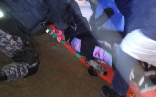 Colectivo realizó una mala maniobra y atropelló a una  joven en la Avenida 10 de Noviembre