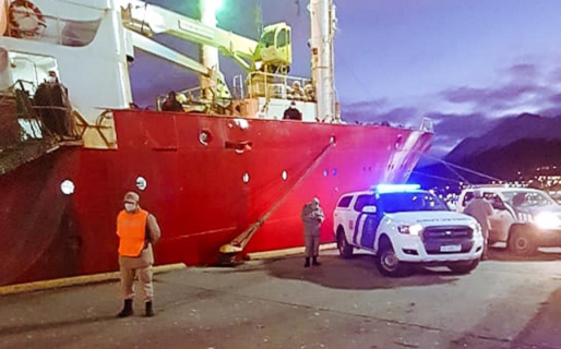 Alarma en Ushuaia: 64 casos de Covid-19 en un buque que estuvo 35 días en el mar
