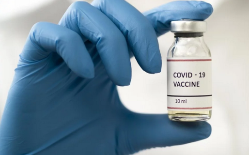 Vacuna de Oxford: ¿por qué se suspendieron las pruebas y qué pasará ahora?