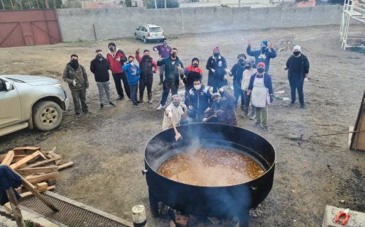 En un acto de solidaridad el club Jorge Newbery hizo 3000 viandas y donó ropa