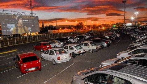 Habrá ciclo de Autocine en el Predio Ferial: proyectarán películas y recitales