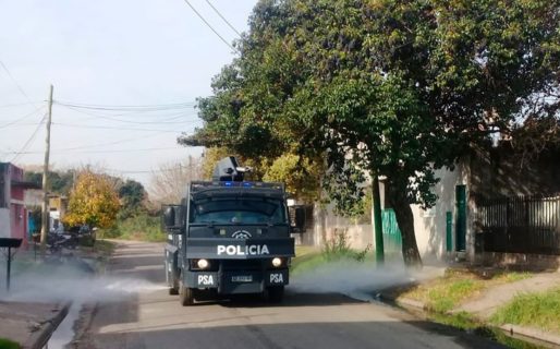 Convirtieron un camión hidrante que Bullrich utilizaba para reprimir protestas en uno sanitizante para luchar contra el coronavirus