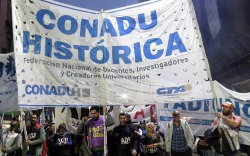 Docentes universitarios inician un paro por mejoras salariales