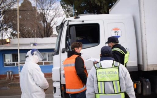 Solo ingresan a Santa Cruz los transportes de carga y esenciales
