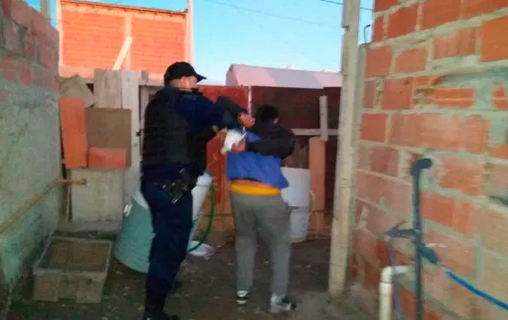 Lo detuvieron por violar una prohibición de acercamiento