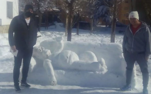 El Homero Simpson en la nieve que es viral