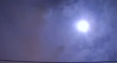 El video del momento donde un meteoro explota sobre Japón